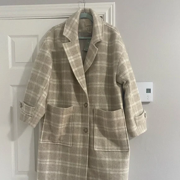 Beige coat - Picture 1 of 5